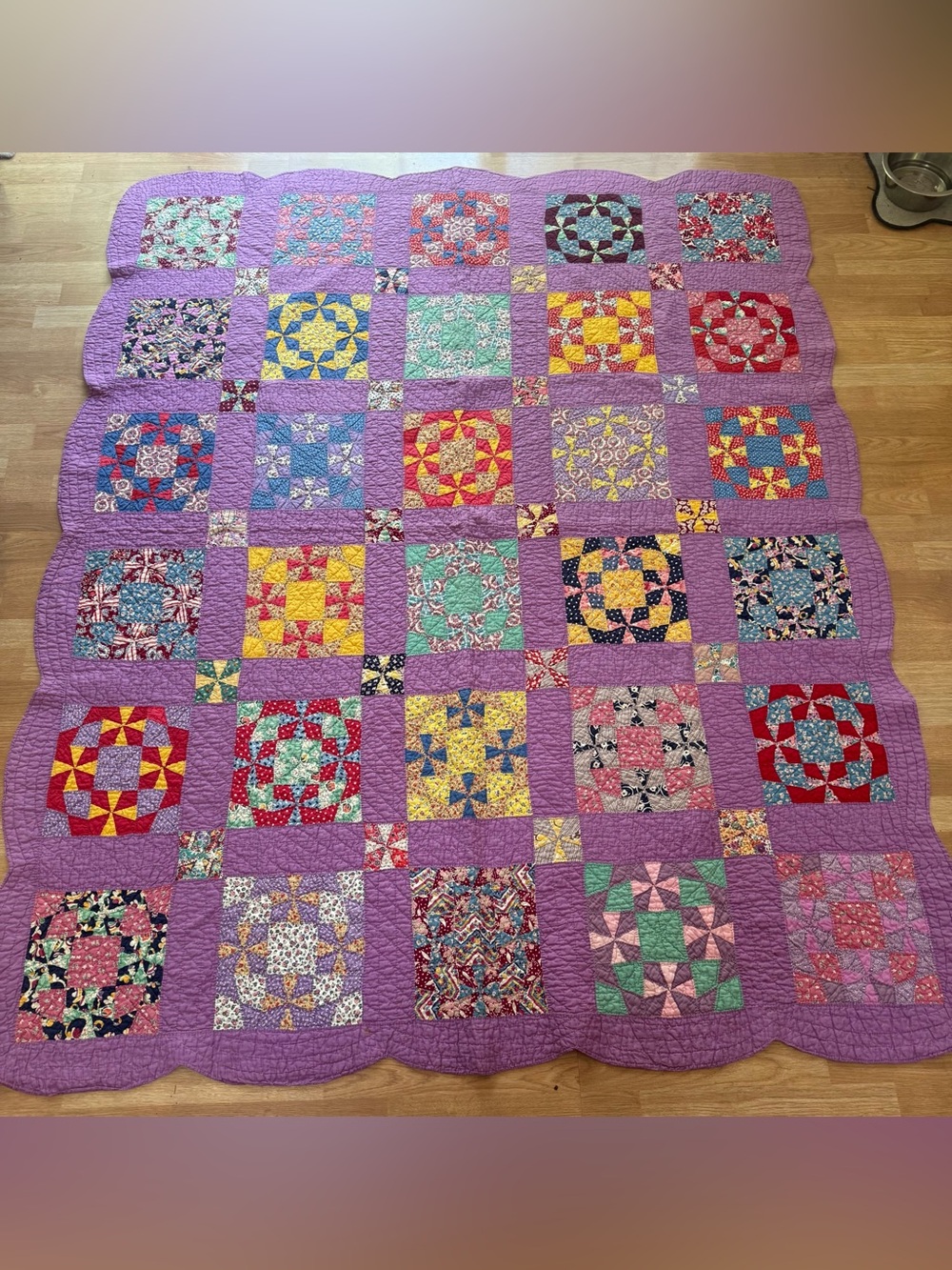Museum Quality Circa 1930s 9 Patch Pinwheel Scalloped Edges Antique Quilt